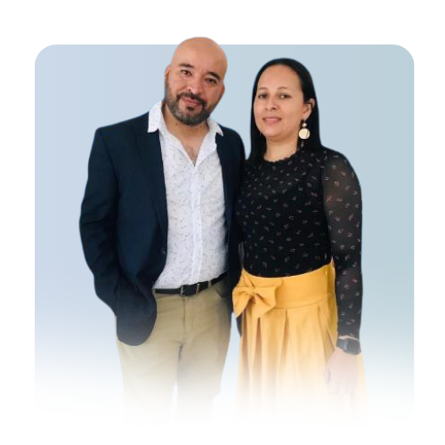 Pastores Adán Caro y Perla López